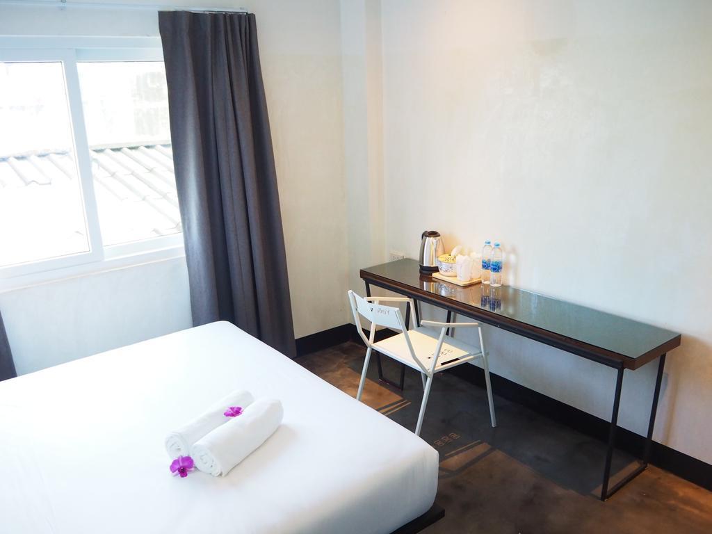 Art-C House Hotel Phuket Екстериор снимка