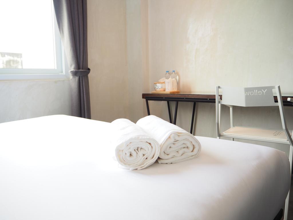 Art-C House Hotel Phuket Екстериор снимка
