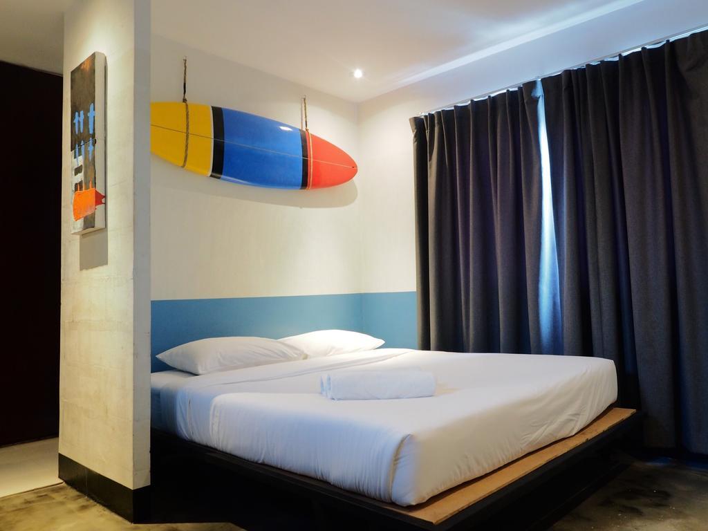 Art-C House Hotel Phuket Екстериор снимка