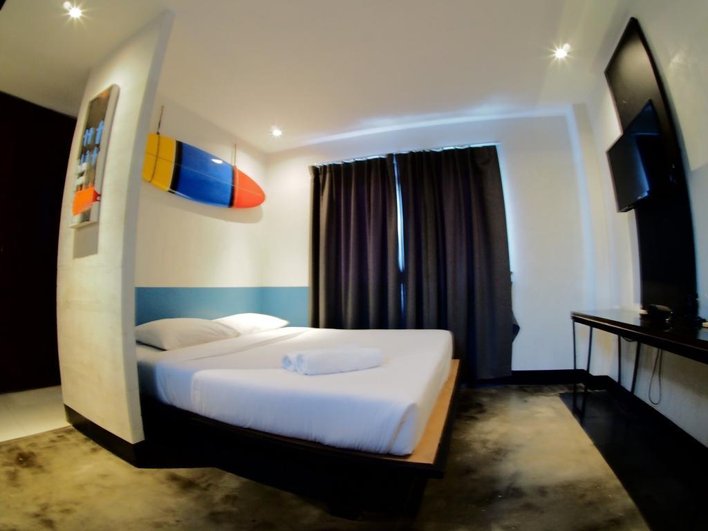 Art-C House Hotel Phuket Екстериор снимка