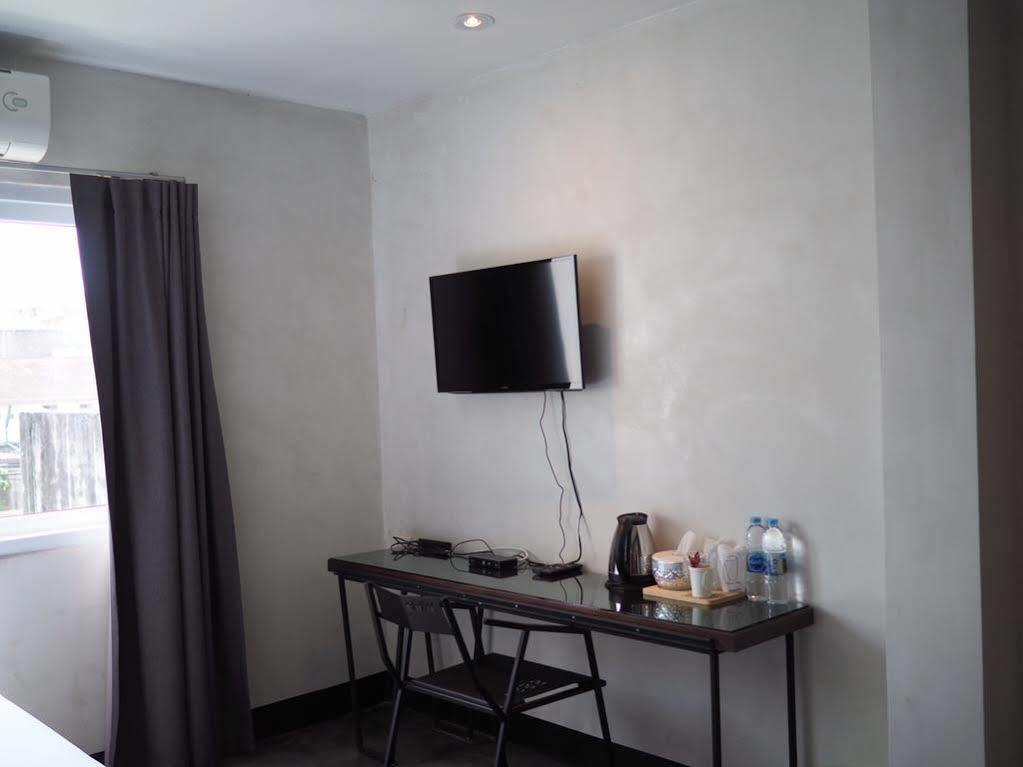 Art-C House Hotel Phuket Екстериор снимка