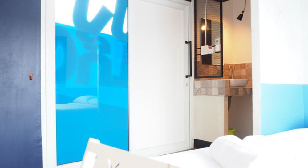 Art-C House Hotel Phuket Екстериор снимка