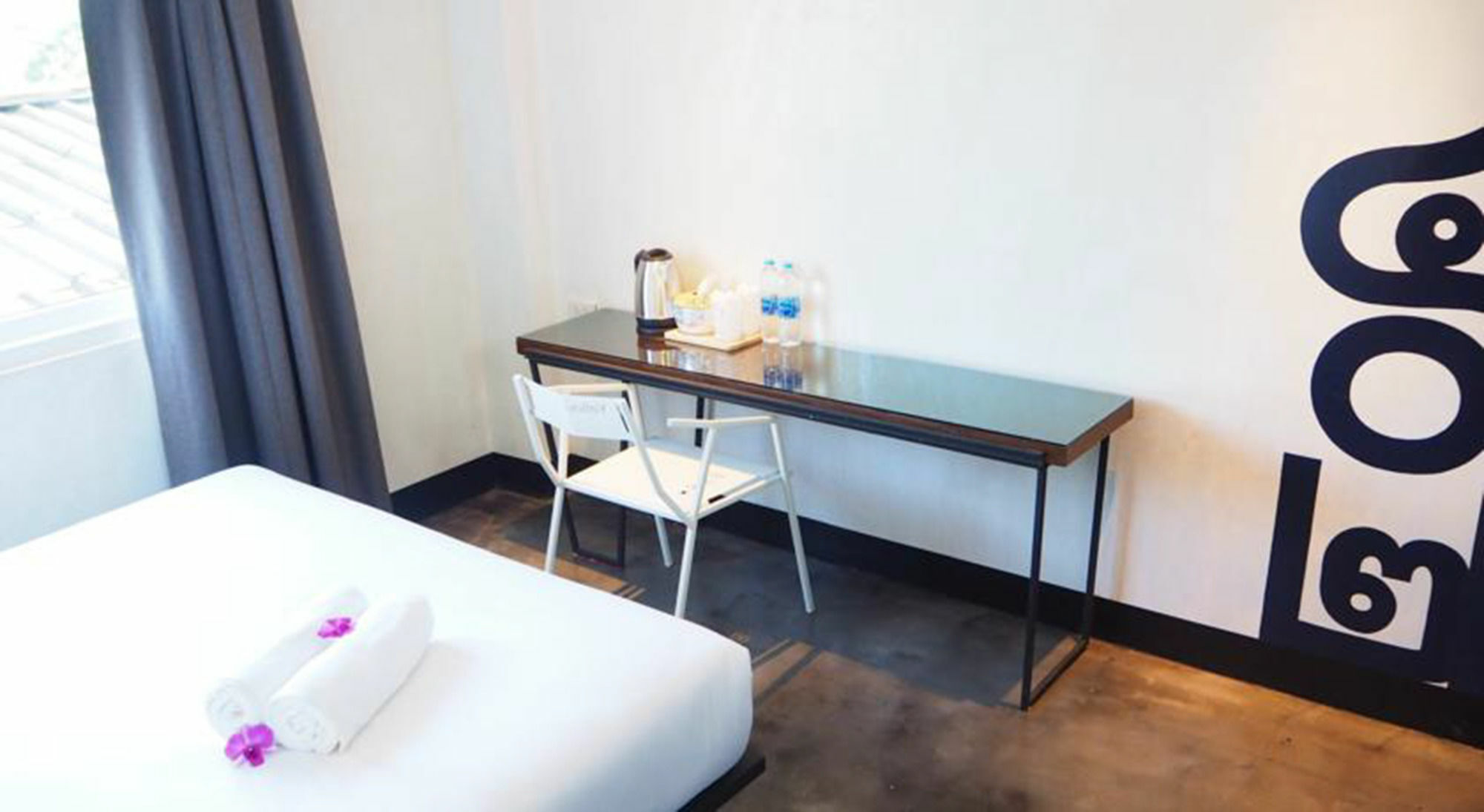 Art-C House Hotel Phuket Екстериор снимка